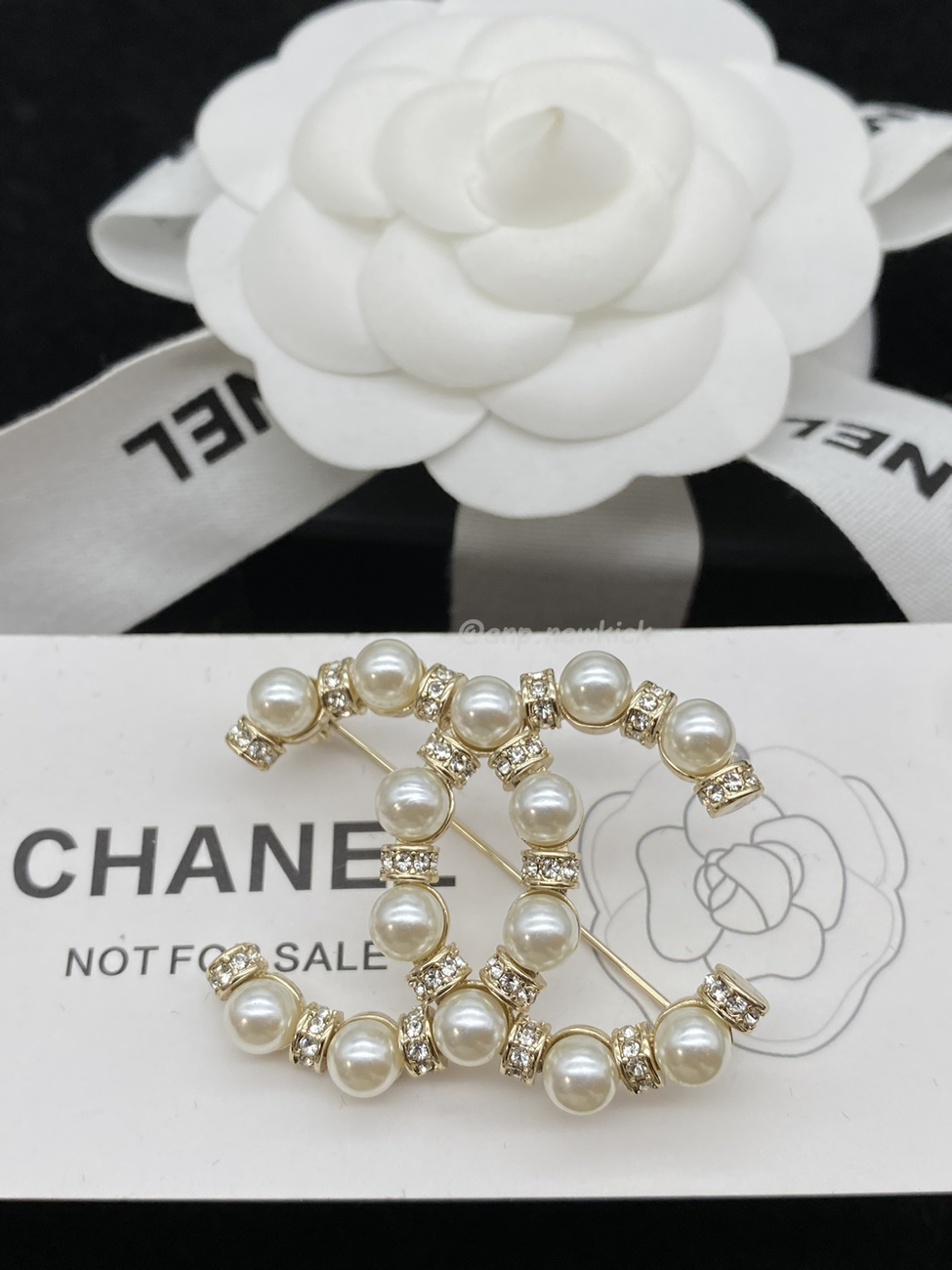 Chanel Glass Pearl Cc Gold Brooch (3) - www.newkick.vip